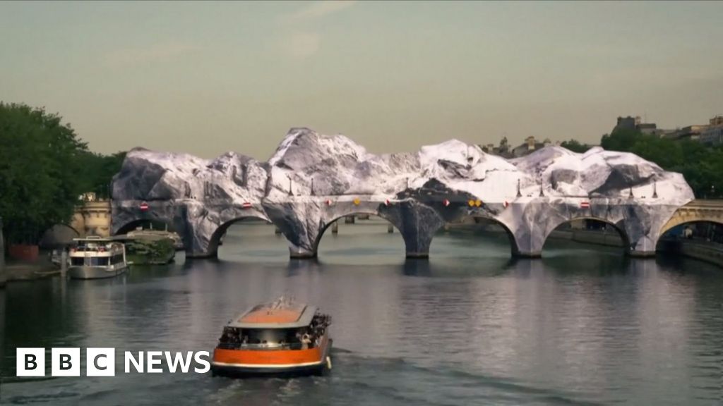 Timelapse footage shows ‘giant cave’ inflating on Paris bridge